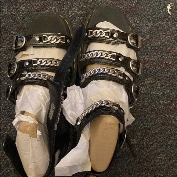 Nearly new chain platform Doc martens size 9 women's. only used a few times! - Picture 3 of 3